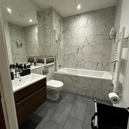 Quartz Manor Apartment Manchester Exterior photo